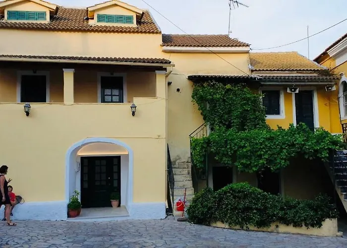 La Casa Del Barbiere * Argyrades